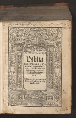 Biblia || Sacra Vtrius[que] Te=||stamenti/diligenter reco||gnita [et] emẽdata: nõ paucis || locis /que̜ corrupta erant/|| collatione hebraicorum || voluminum rest=||tutis.|| Jtẽ in calce libri ex Athanasio || Fragmentũ de libris vtrius[que] || Testamenti.||