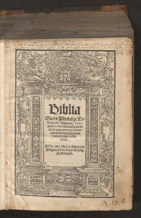 Biblia || Sacra Vtrius[que] Te=||stamenti/diligenter reco||gnita [et] emẽdata: nõ paucis || locis /que̜ corrupta erant/|| collatione hebraicorum || voluminum rest=||tutis.|| Jtẽ in calce libri ex Athanasio || Fragmentũ de libris vtrius[que] || Testamenti.||