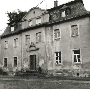 Unterlauterbach. Ehemaliges Herrenhaus. Straßenansicht