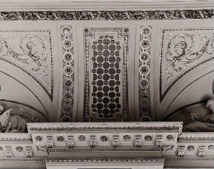 Aus einer Dokumentation zur Installation des Spiegelsaals aus dem ehemaligen Palais Budge im MKG
