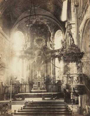 Kirche bei Heidelberg? Blick in die Apsis