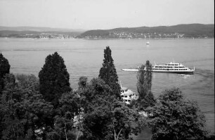 Mainau, Insel Mainau: Vom oberen Schlossbalkon auf See, Richtung Überlingen