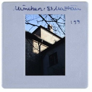 München, Auferstehungskirche : Ausschnitt Fassade