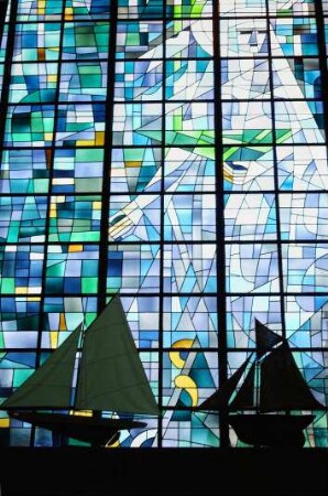 Frankreich. Haute Normandie. Seine Maritime. Saint Valery en Caux. Fenster der Kapelle und Schiffsmodelle