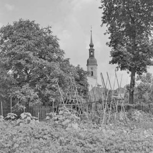 Lübbenau. Blick auf die Lübbenauer Kirche. : Lubnjow. Pohlad na Lubnjowsku cyrkej.