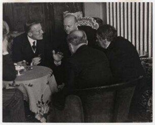 Gipfeltreffen zur deutsch-französischen Verständigung in Lugano. von links: August Zaleski, Austen Chamberlain, Gustav Stresemann, Aristide Briand, Vittorio Scialoga