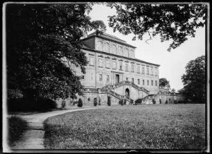 Duchcov, Tschechien. Rückseite des Schlosses