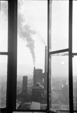 Freiburg: Gaswerk, Ausblick vom Turm auf altes Gaswerk, durch Fenster