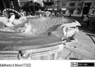 Brunnen auf der Piazza Colonna