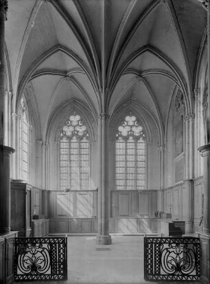 Cathédrale Saint-Julien-du-Près — Kirche Innenraum