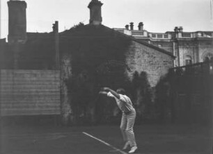 Moskau, Herr Niedermayer beim Tennisspiel