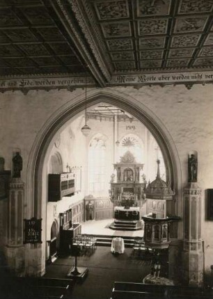 Ev.-Luth. St. Wolfgangskirche : Kircheninneres mit Bergmannskanzel