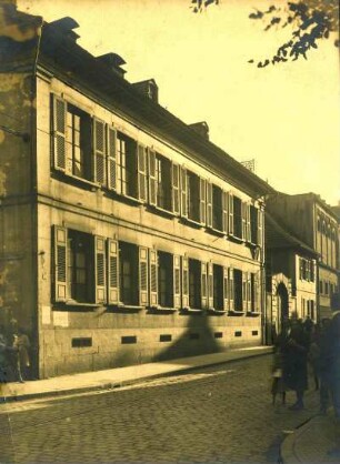 Kaiserslautern: Pariserstraße 1. Forstamt West, früher altes Bezirksamt,abgetragen. Ost - Westachse
