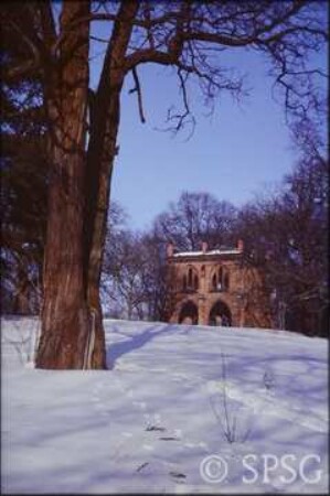 Potsdam, Park Babelsberg, Parkansicht mit Gerichtslaube.