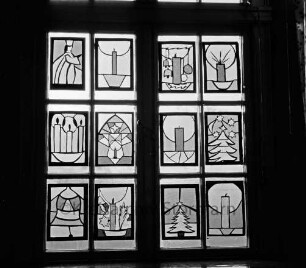 Königin-Luise-Schule: Grabauer Straße: Schülerarbeiten: Fenstertransparente mit weihnachtlichen Motiven