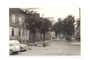 Leopoldstraße. Detmold. Blickrichtung Süden, im Hintergrund das Gebäude der Bezirksregierung