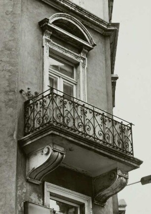 Dresden-Neustadt, Louisenstraße 13/15. Doppelwohnhaus mit Läden (um 1885). Balkon (2. Obergeschoß)