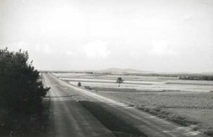 Westlausitzer Platte. Autobahn A 4 bei Weixdorf. Blick nach Nordosten gegen Keulenberg