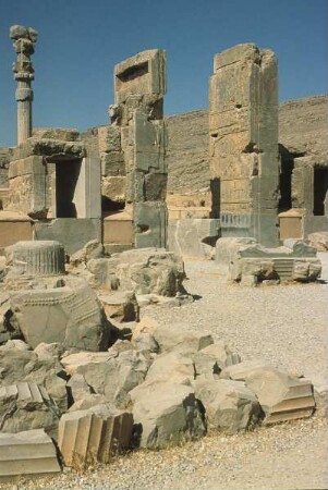 Persepolis. Palast. Säulen und Mauerreste