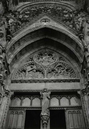 Das Hauptportale der Kathedrale von Clermont-Ferrand