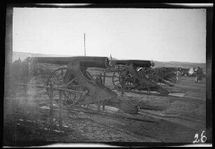[Athalayoun (?) (=Nador-Atalayoun bzw Atalayón, Marokko:] Schwere Batterie vor Fort Camellos im "Campamento de Melilla" [=Melilla-Lager]
