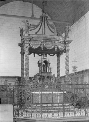 Altarziborium Altar