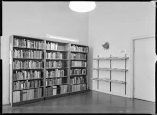 Bücherregale der Musikbibliothek