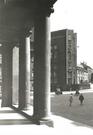 Essen, Börse : Essen. Blick über den Bahnhofsplatz zur Börse (1925)