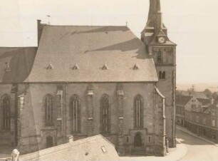 Lommatzsch Kr. Meißen. Pfarrkirche 1504/14 (vom Dachaustritt des Hauses Döbelner Str. 4)