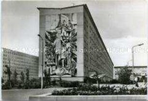 Wandbild an einem Wohnhaus in Halle-Neustadt
