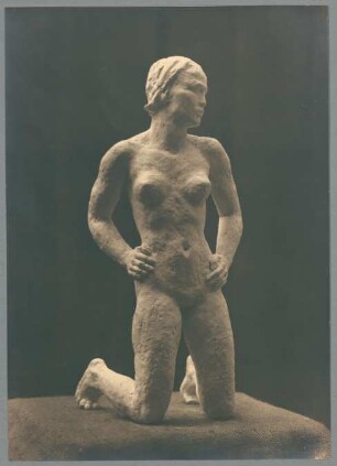 Kniende, 1928, Gips