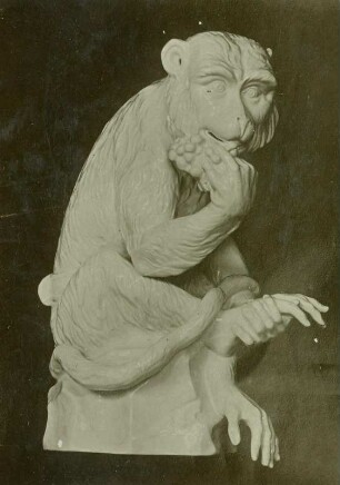 Porzellanfigur Meißen : Porzellan-Manufaktur, Affe mit Weintraube von J. J. Kändler