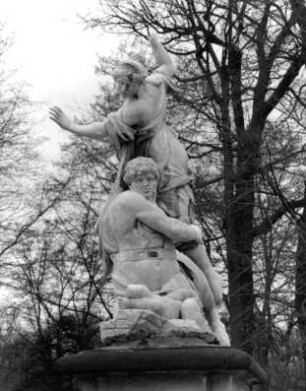 Dresden-Altstadt. "Entführung der Deianira durch den Kentaur Nessus" (A. Corradini), Hauptallee im Großen Garten