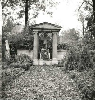 Familiengrabmal : Familiengrabmal. Stein (wohl um 1900). Reichenbach (Vogtland), Friedhof
