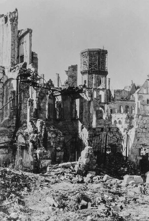 Ruine des Schlosses : Dresden, Ruine des Residenzschlosses, Ansicht von Südosten, von der Sporergasse
