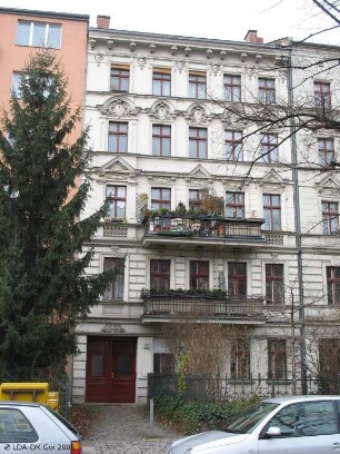 Mietshaus & Vorgarten; Berlin, Charlottenburg-Wilmersdorf