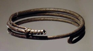 Armring mit drei Windungen