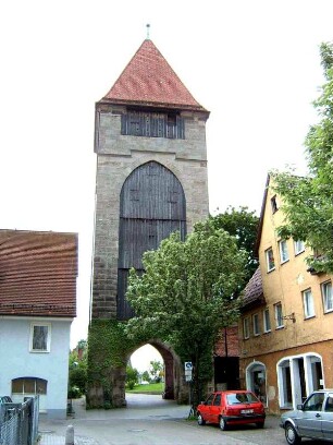 Stadtbefestigung - Torturm (Rinderbacher Turm) von Westen (Stadtseite) mit zugesetzter Innenseite
