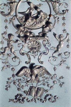 Stuckfelder mit ornamentalem und figuralem Dekor