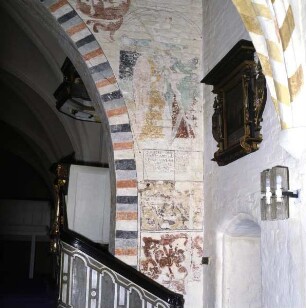 Wanddekoration mit Rankenwerk, darüber eine Szene aus dem Alten- oder Neuen Testament