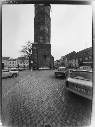 Luckau. Ehem. Georgenkapelle mit Hausmannsturm (Baubeginn wohl 2. V. 13. Jh., Turmbau um 1500). Ansicht von Westen