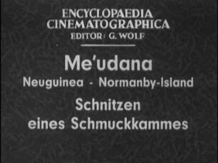 Me'udana (Neuguinea, Normanby-Island) - Schnitzen eines Schmuckkammes