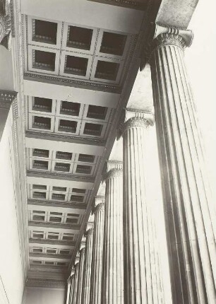 Decke der Säulenhalle