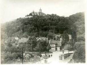 Wernigerode. Ortsteilansicht. Blick gegen das Schloss (12./13. Jh.)