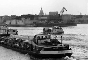 Rheinfahrt: Frachtschiff