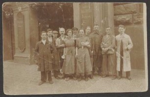 Ansichtskarte Belegschaft „Deutsches Druck u. Verlagshaus“, Lindenstraße 26
