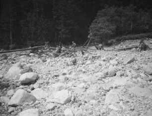 Azusagawa-Tal : Ansicht mit Aufräumarbeiten wahrscheinlich nach Hochwasser