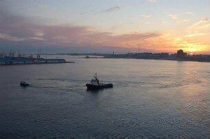 Tripolis - Hafen und Stadt : Totalübersicht des Hafens von Tripolis, Libyen, am Morgen, aufgenommen 2006