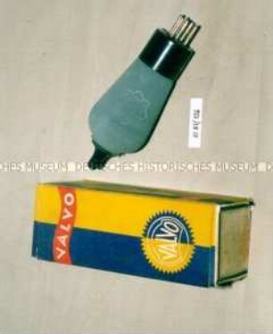 Rundfunkempfängerröhre RENS 1204 in Verpackung