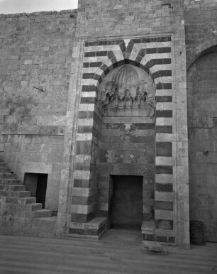 Portal mit Muqarnasgewölbe